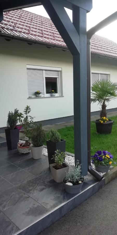 Ferienwohnung Apartman Luce Otočac Exterior foto